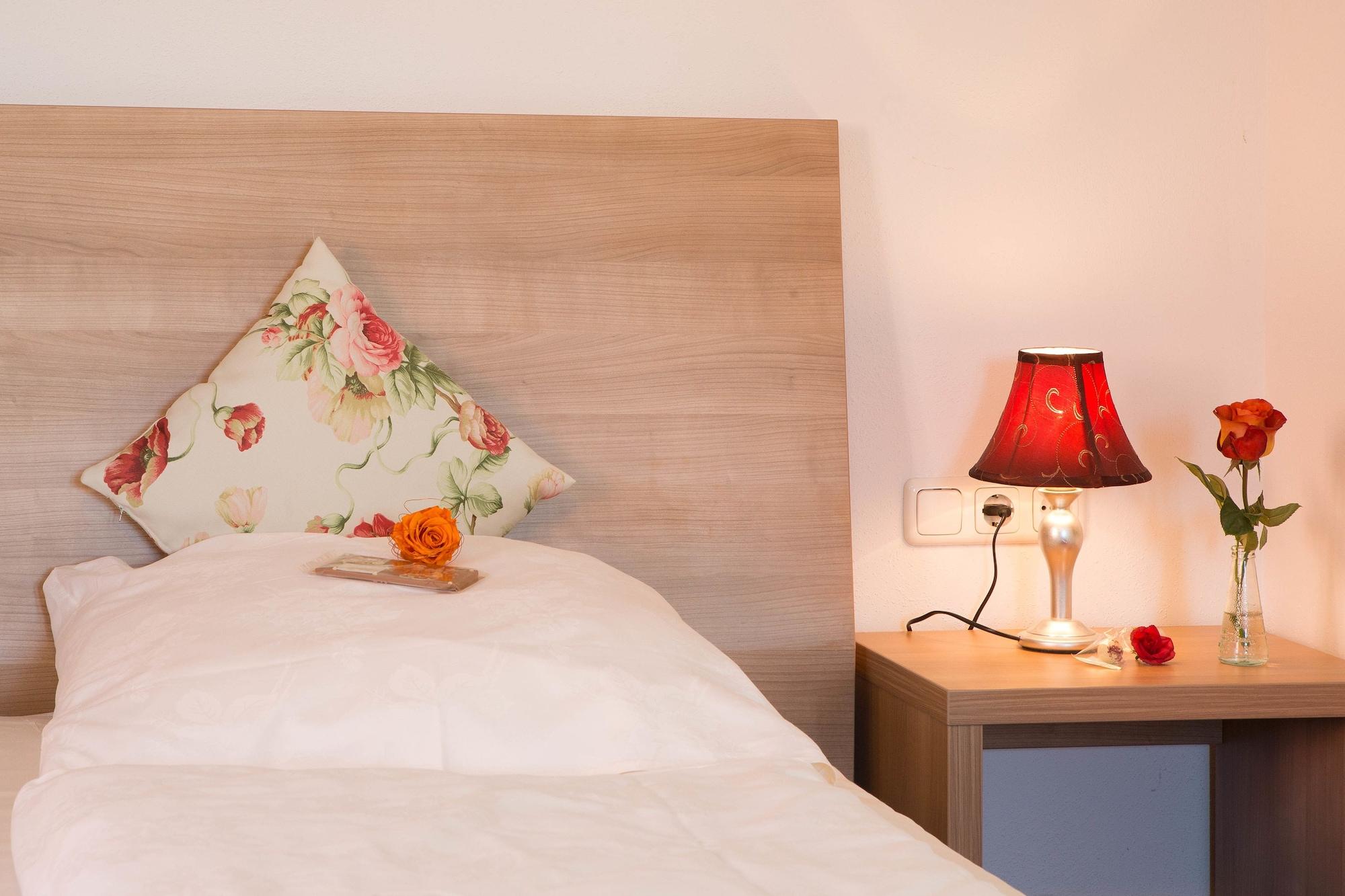 Boutiquehotel Goldene Rose - Self-Check-In Ротенбург-на-Таубере Экстерьер фото