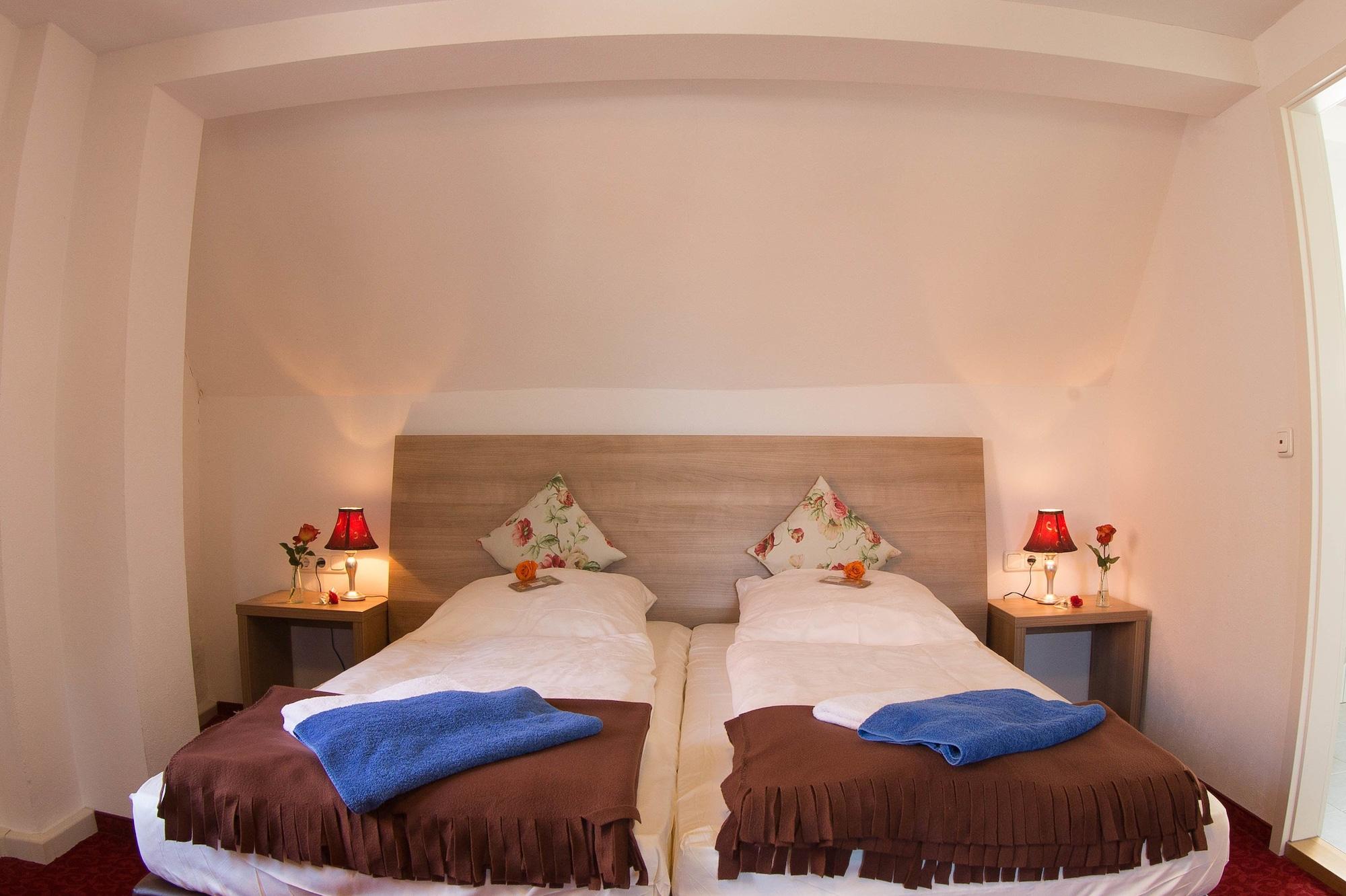 Boutiquehotel Goldene Rose - Self-Check-In Ротенбург-на-Таубере Экстерьер фото