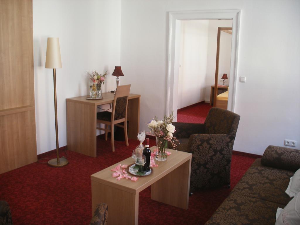 Boutiquehotel Goldene Rose - Self-Check-In Ротенбург-на-Таубере Экстерьер фото